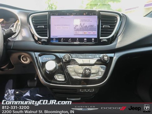 New 2025 Chrysler Voyager LX image 14