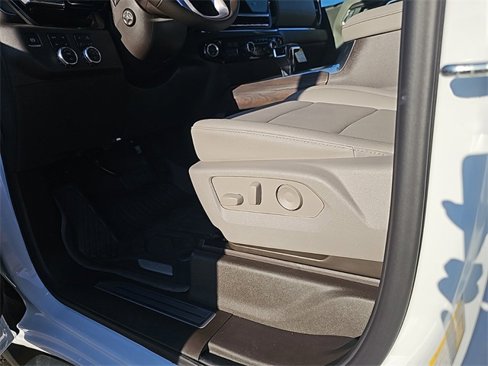 New 2025 GMC Sierra 1500 SLT image 12