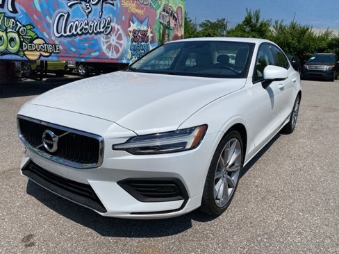 Used 2020 Volvo S60 T5 Momentum image 3