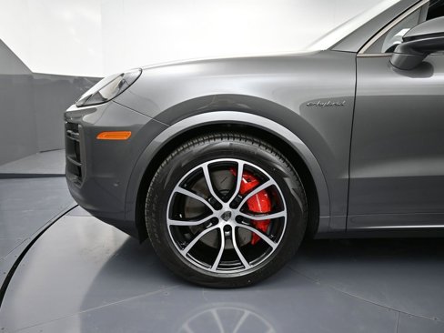 New 2025 Porsche Cayenne Turbo image 12
