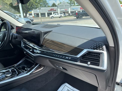 Used 2024 BMW X7 xDrive40i image 22