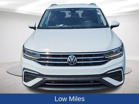 Used 2024 Volkswagen Tiguan SE image 2