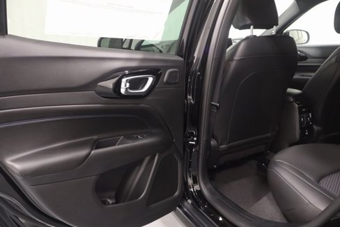 New 2025 Jeep Compass Latitude image 11