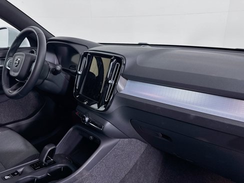 Used 2025 Volvo XC40 B5 Core image 52