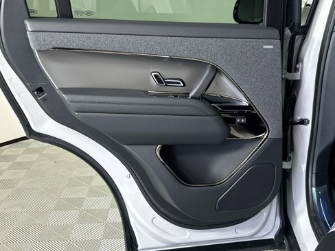 Used 2025 Land Rover Range Rover Sport SE image 26