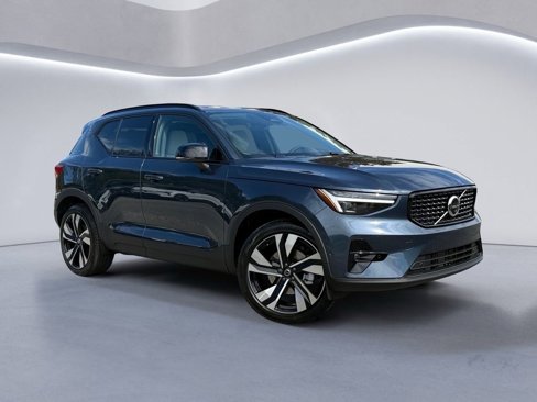 New 2026 Volvo XC40 B5 Plus w/ Protection Package Premier image 2