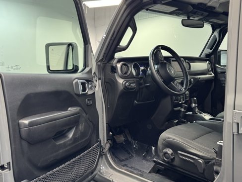 Used 2021 Jeep Gladiator Willys image 11