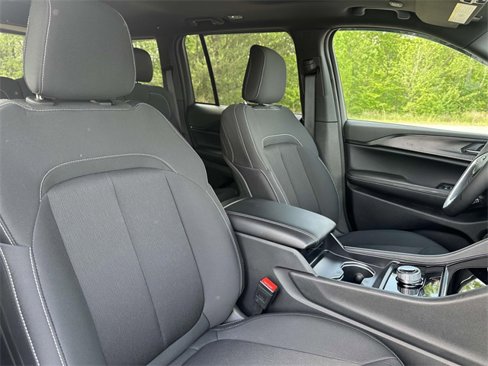 Used 2024 Jeep Grand Cherokee Laredo X w/ Luxury Tech Group I image 30