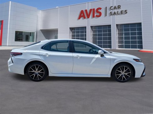 Used 2024 Toyota Camry SE image 5
