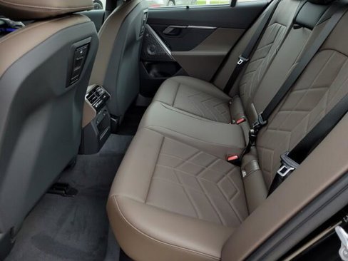 New 2026 BMW 550e xDrive w/ Executive Package image 30