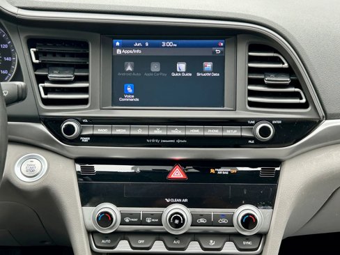 Used 2020 Hyundai Elantra Limited image 21