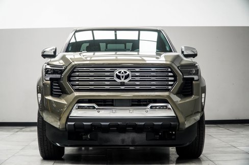 Used 2025 Toyota Tacoma Limited image 7