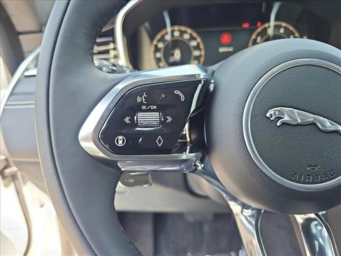 New 2026 Jaguar F-PACE R-Dynamic S image 17