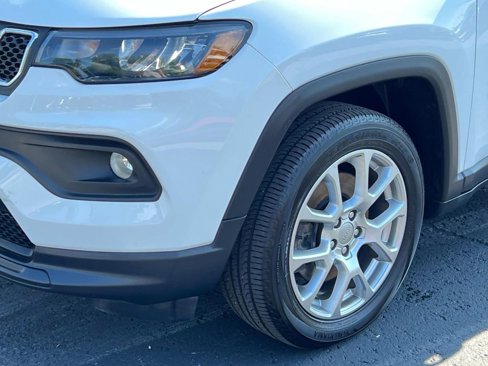 Used 2023 Jeep Compass Latitude image 8