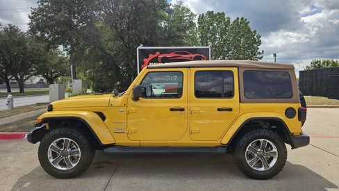 Used 2021 Jeep Wrangler Unlimited Sahara image 2