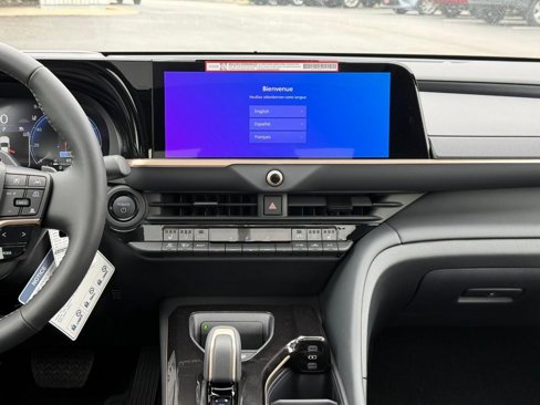 New 2025 Toyota Crown Platinum image 11