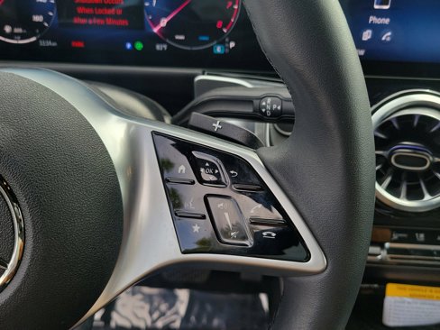 Certified 2025 Mercedes-Benz GLB 250 image 32