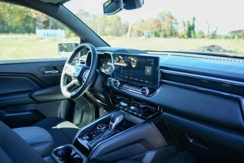 Used 2024 GMC Canyon Elevation image 14