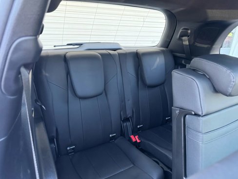 Used 2024 Mercedes-Benz GLB 250 4MATIC w/ Exclusive Package image 24