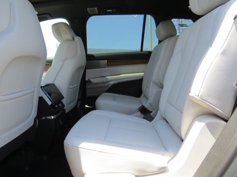 New 2026 Cadillac Vistiq Sport w/ LPO, Floor Liner Package image 15