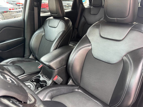 Used 2019 Jeep Cherokee Latitude Plus w/ Cold Weather Group image 8