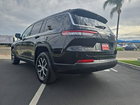Used 2024 Jeep Grand Cherokee L Limited w/ Luxury Tech Group II image 18