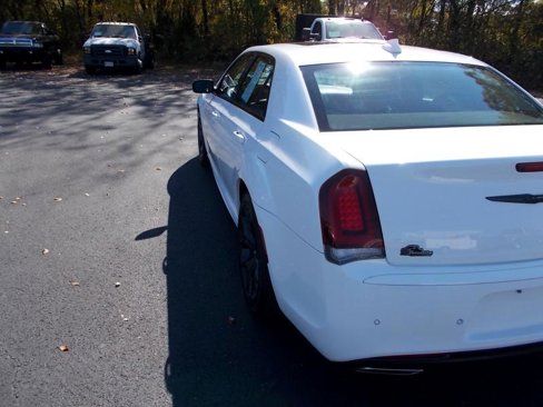 Used 2022 Chrysler 300 Touring L w/ Popular Equipment Group image 4