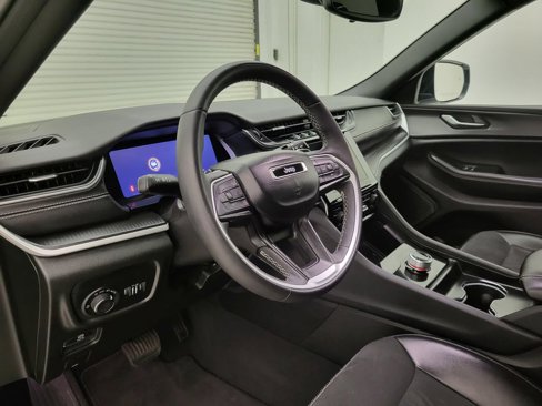 Used 2024 Jeep Grand Cherokee L Laredo image 32