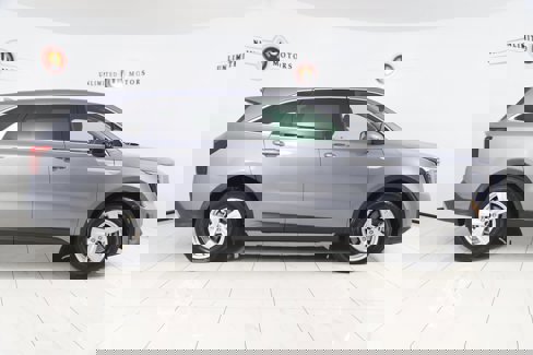 Used 2025 Kia Sorento LX image 2