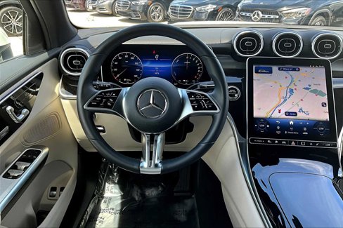 Used 2025 Mercedes-Benz GLC 350e 4MATIC image 5
