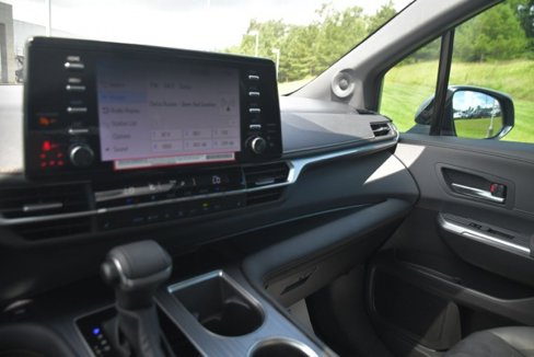 Used 2024 Toyota Sienna XLE Woodland Edition image 15