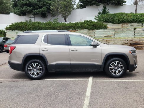 Used 2023 GMC Acadia SLT image 2