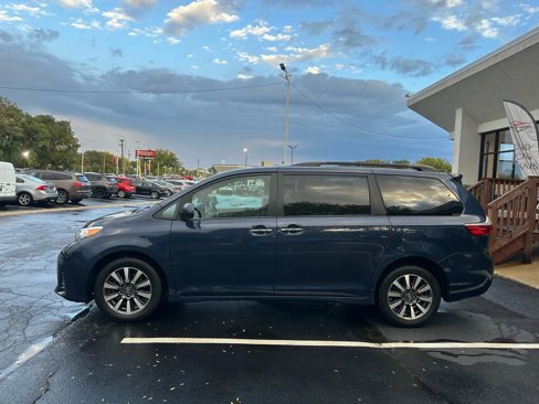 Used 2020 Toyota Sienna XLE image 4