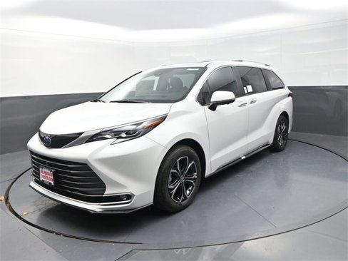 New 2025 Toyota Sienna Platinum image 3