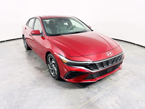 Certified 2025 Hyundai Elantra SEL image 3