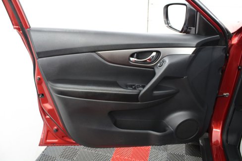 Used 2015 Nissan Rogue SV image 13