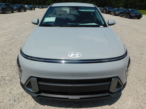 New 2025 Hyundai Kona SE image 2