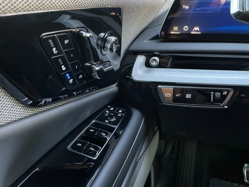 Used 2025 Cadillac Optiq Sport 2 image 35