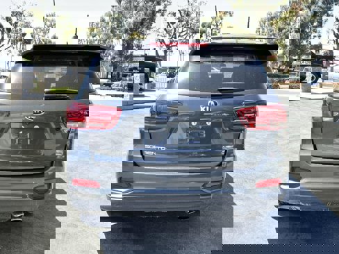 Used 2020 Kia Sorento LX image 5