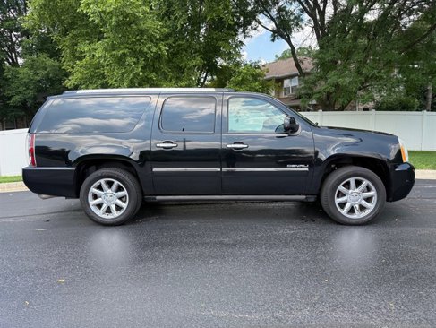 Used 2011 GMC Yukon XL Denali image 11