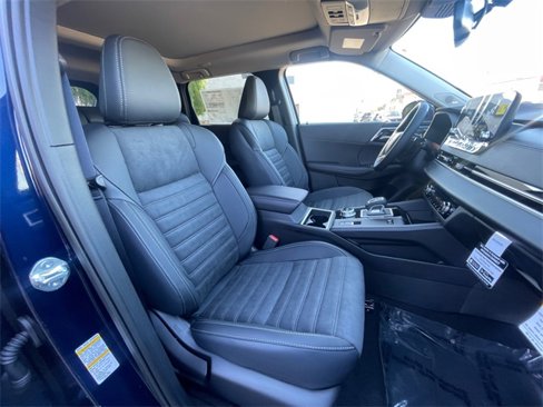 New 2025 Mitsubishi Outlander SE image 19