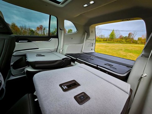 New 2026 GMC Acadia Denali w/ Super Cruise Package image 42