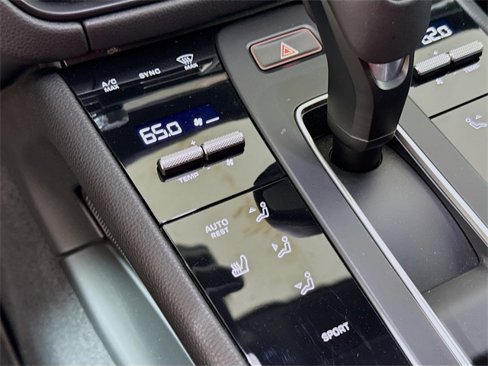 Used 2025 Porsche Macan image 13