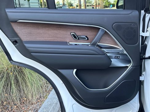 New 2025 Land Rover Range Rover SE image 13