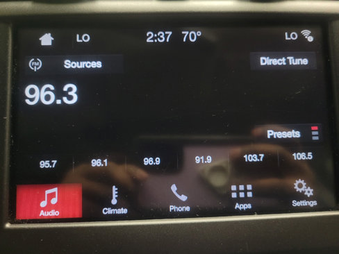 Used 2017 Ford Fusion SE w/ Fusion SE Technology Package image 25