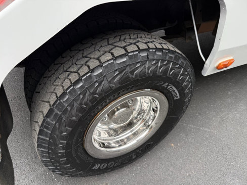 Used 2005 Chevrolet Silverado 3500 2WD Regular Cab w/ Heavy-Duty Power Package image 23