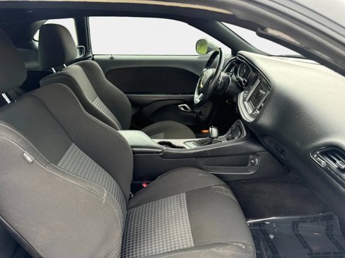 Used 2022 Dodge Challenger GT image 10