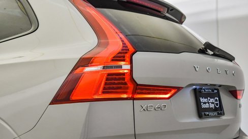 Certified 2025 Volvo XC60 B5 Plus image 12