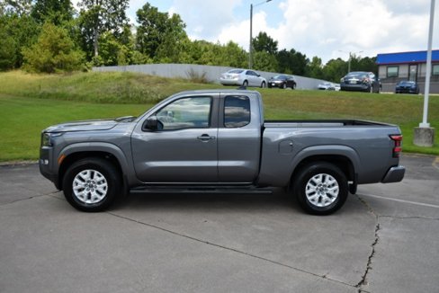 Used 2024 Nissan Frontier SV image 3