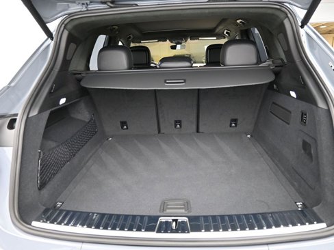 Certified 2025 Porsche Cayenne GTS image 9
